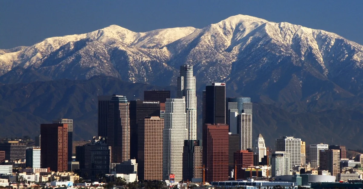 The Top 3 Must-See Scenic Spots in Los Angeles: Hollywood Sign, Griffith Observatory, and Santa Monica Pier